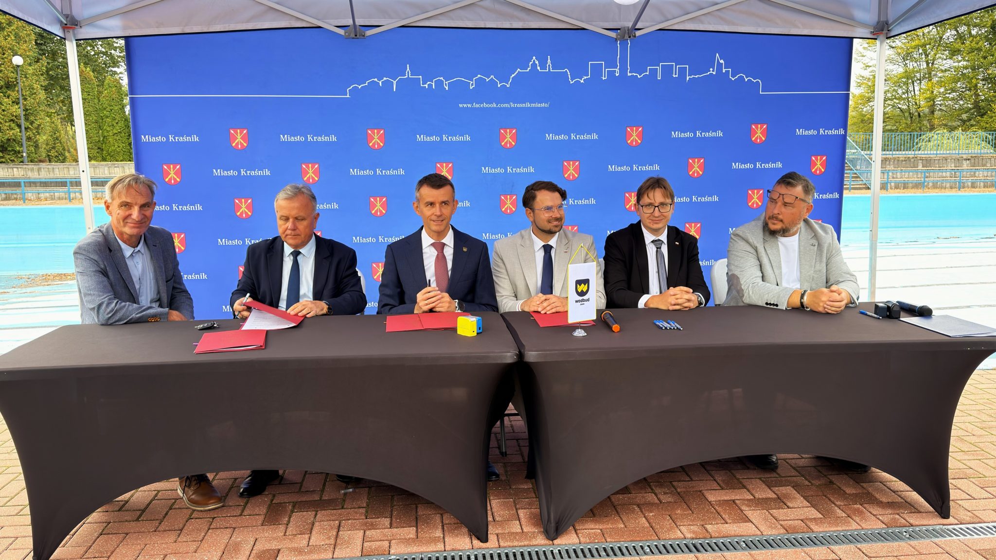 modernizacja pływalni MOSiR w Kraśniku – podpisanie umowy WOD-BUD